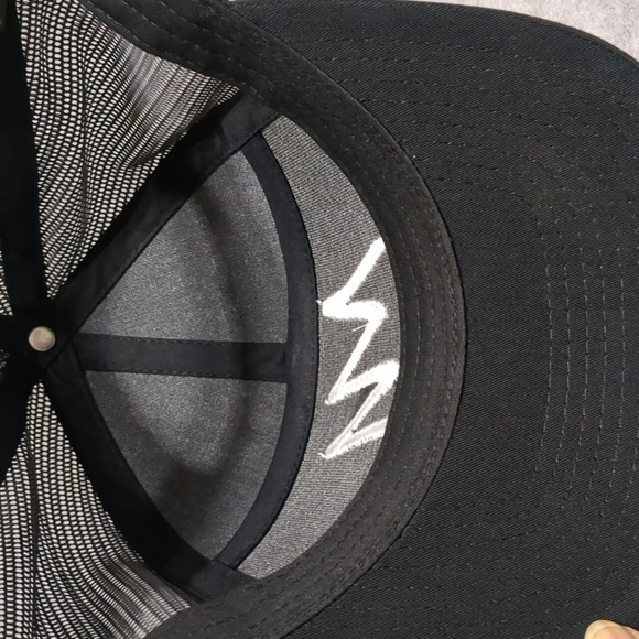 MAMMOTH MOUNTAIN Logo Snap  Hat Black on Black Adjustable - Picture 5 of 7